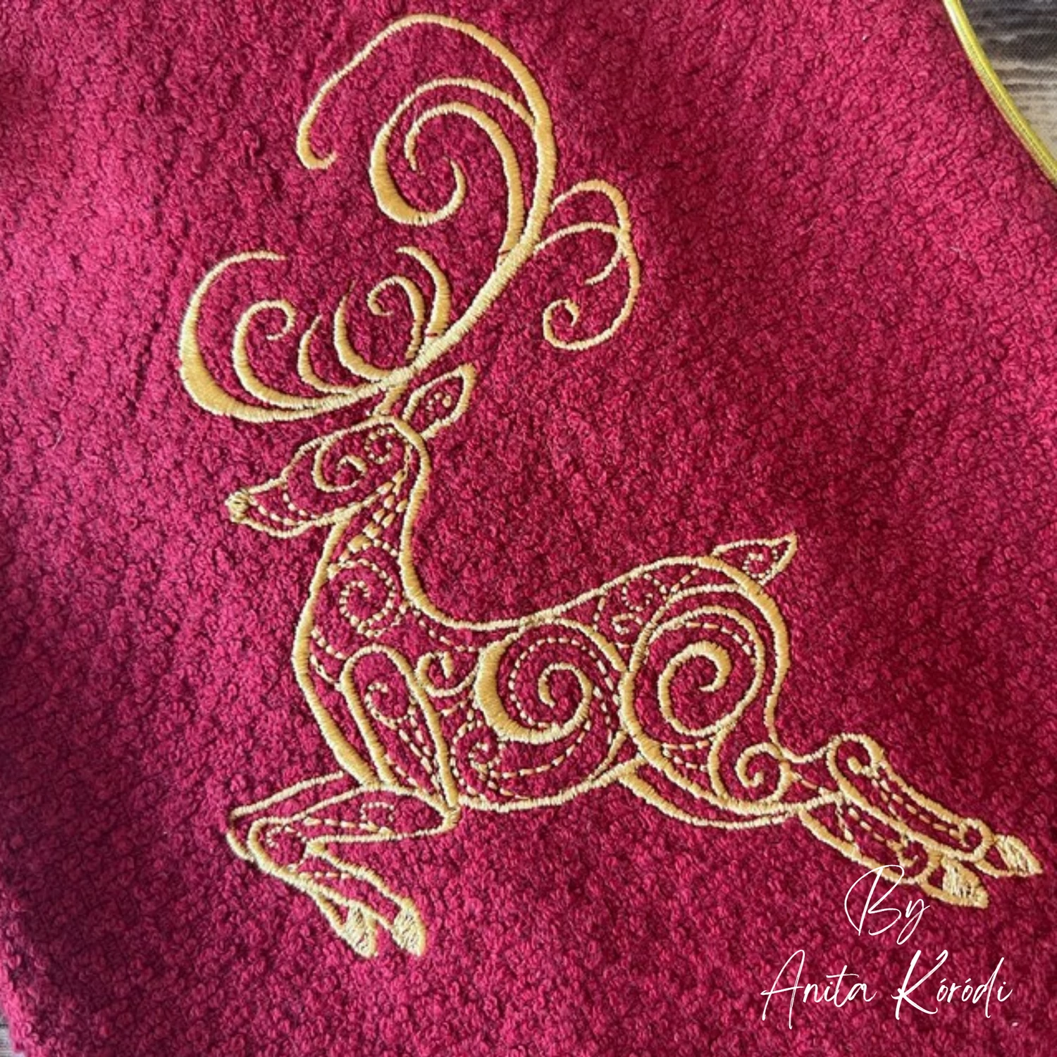 Elegant Christmas Reindeer Machine Embroidery Design