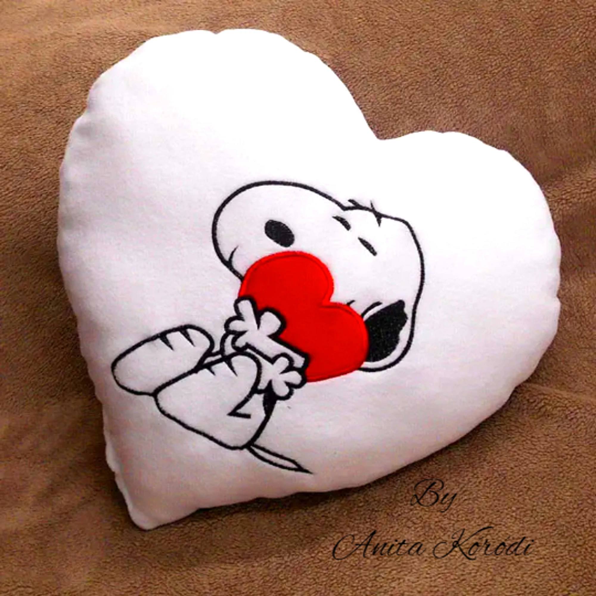 Snoopy love heart Embroidery Design